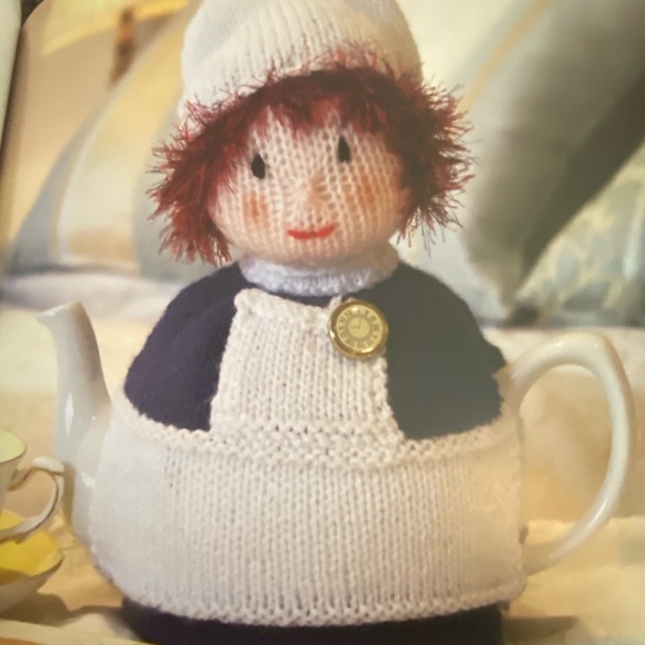 Adorable little book of patterns to knit tea cozies🧶 - Picture 8 of 14